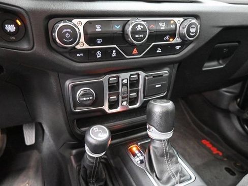 Used 2024 Jeep Wrangler Unlimited Sport AWD/4WD image 30