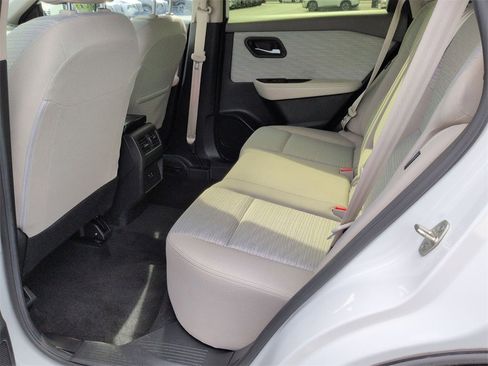 Used 2023 Nissan Rogue SV image 16