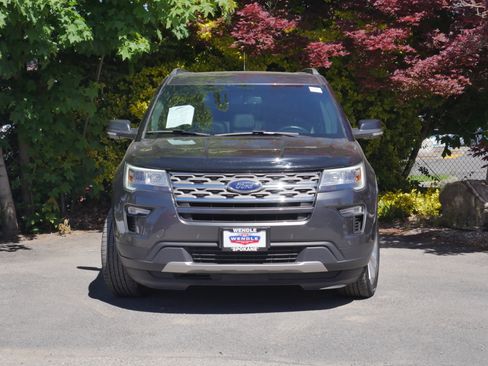 Used 2018 Ford Explorer XLT w/ Equipment Group 202A AWD/4WD image 32