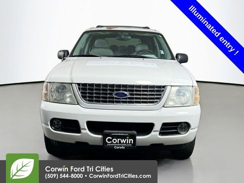 Used 2004 Ford Explorer XLT image 4