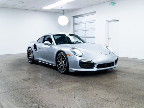 Used 2014 Porsche 911 Turbo S image 19