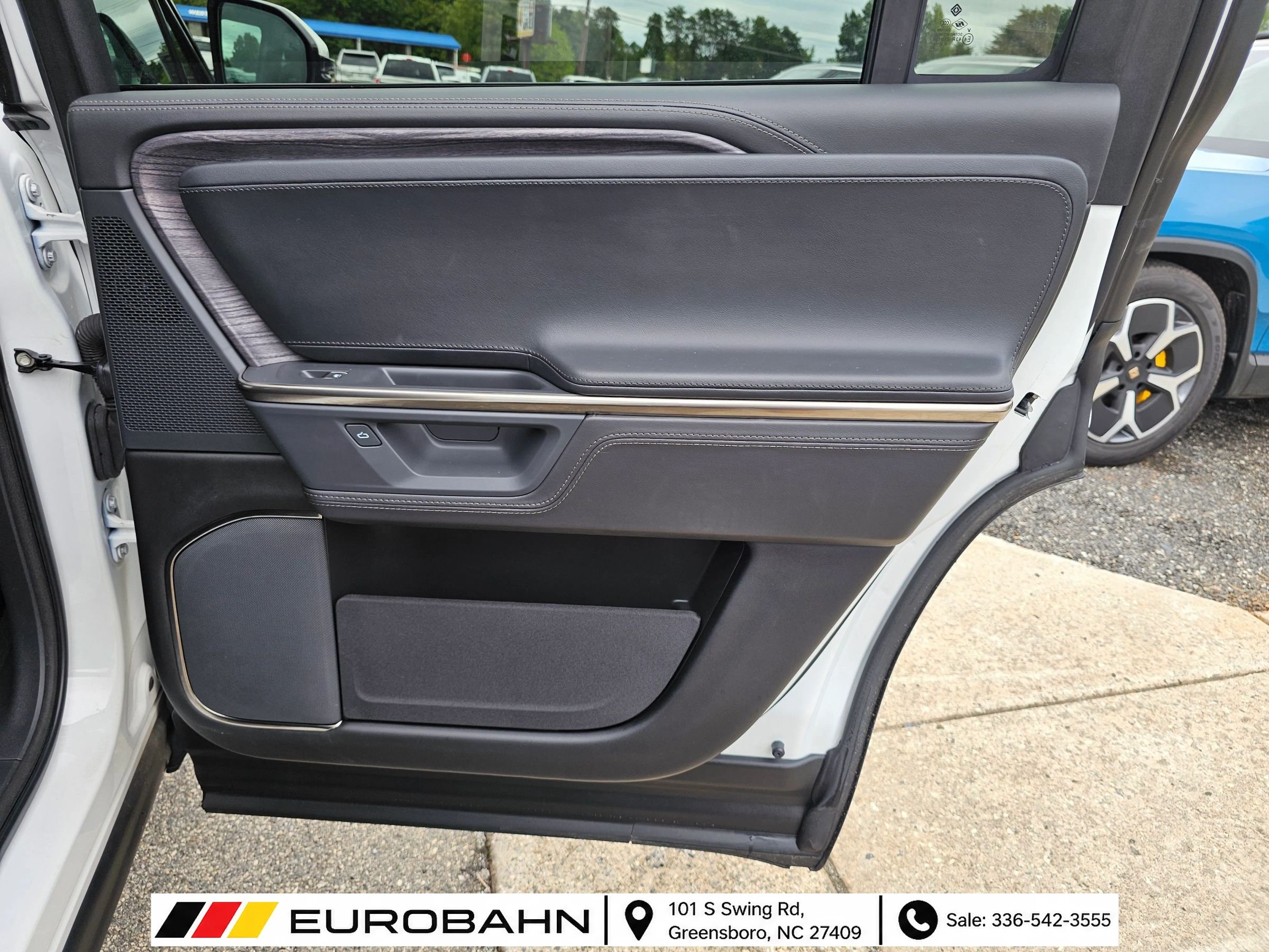Used 2025 Rivian R1S Adventure Dual AWD/4WD image 27