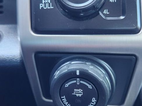Used 2018 Ford F150 Platinum w/ Technology Package AWD/4WD image 28