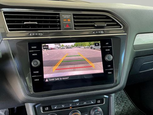 Used 2018 Volkswagen Tiguan SE w/ Panoramic Sunroof Package FWD image 14