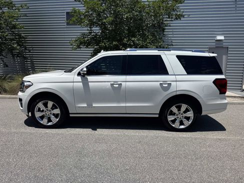 Used 2023 Ford Expedition Platinum AWD/4WD image 2