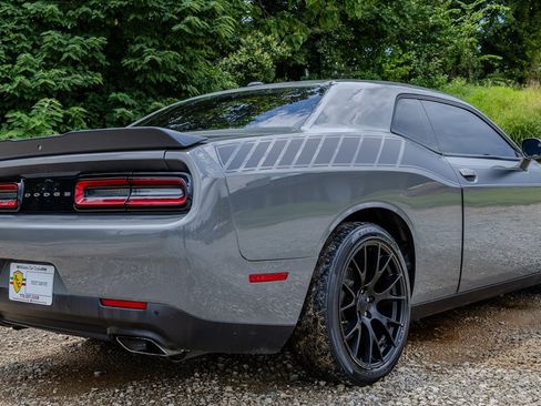 Used 2019 Dodge Challenger R/T RWD image 5