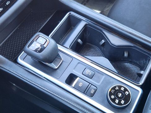 Used 2024 Nissan Pathfinder SV image 24