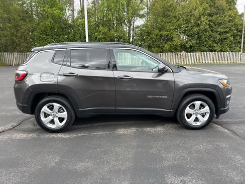 Used 2020 Jeep Compass Latitude w/ Cold Weather Group FWD image 2