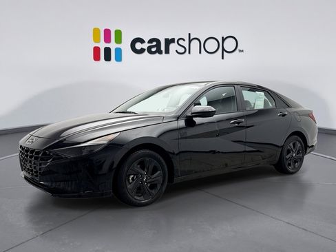 Used 2023 Hyundai Elantra SEL w/ Cargo Package image 2