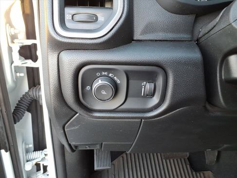 Used 2024 RAM 2500 Tradesman w/ Chrome Appearance Group image 10