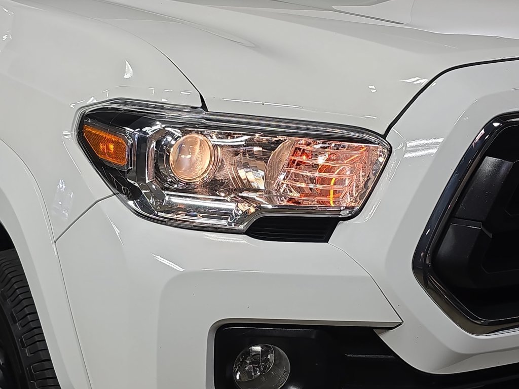 Used 2021 Toyota Tacoma SR5 w/ Technology Package AWD/4WD image 12