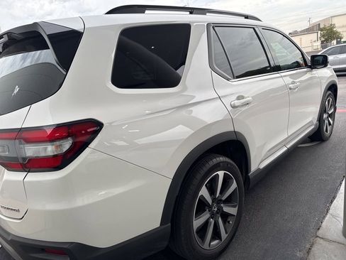 Used 2024 Honda Pilot Touring image 9