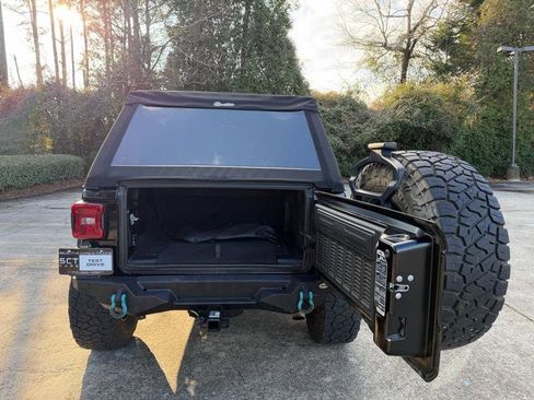 Used 2020 Jeep Wrangler Unlimited Sahara image 9