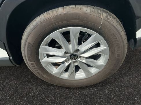 Used 2022 Toyota Corolla Cross LE image 18