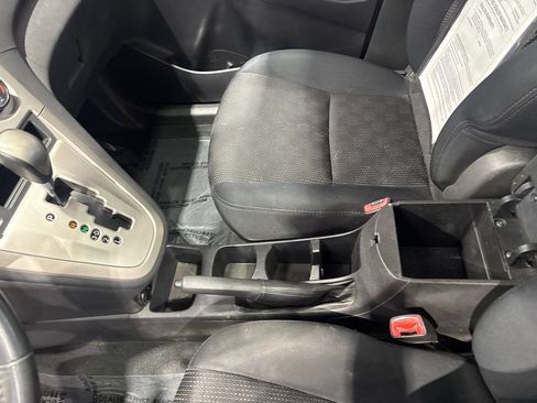 Used 2010 Pontiac Vibe AWD w/ Sun And Sound Package image 84