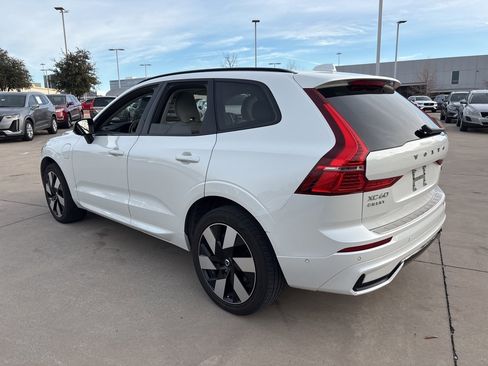 Used 2023 Volvo XC60 T8 Plus w/ Climate Package image 7