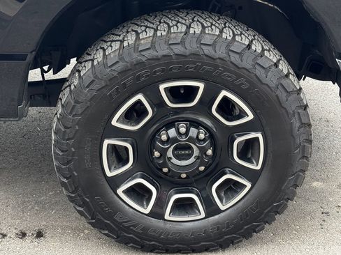 Used 2025 Ford F350 Platinum w/ FX4 Off-Road Package AWD/4WD image 49