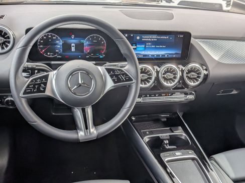 Certified 2025 Mercedes-Benz GLA 250 4MATIC image 27