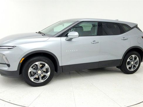 Used 2025 Chevrolet Blazer LT image 2