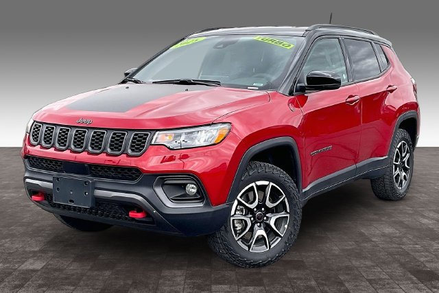 Used 2025 Jeep Compass Trailhawk AWD/4WD image 1