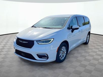 Used 2023 Chrysler Pacifica Touring-L