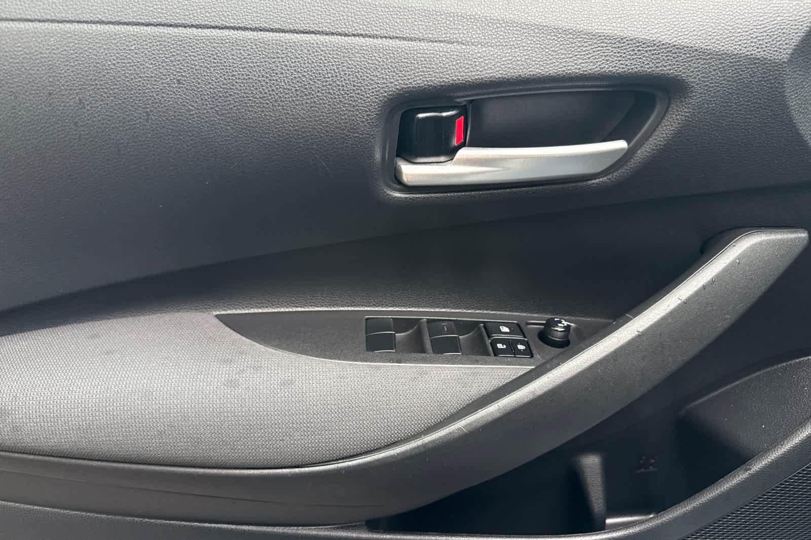Used 2021 Toyota Corolla LE FWD image 12