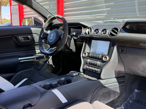 Used 2021 Ford Mustang Shelby GT500 w/ Carbon Fiber Track Pack image 33