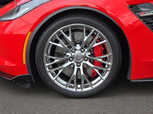 Used 2015 Chevrolet Corvette Z06 w/ 3LZ Preferred Equipment Group RWD image 25