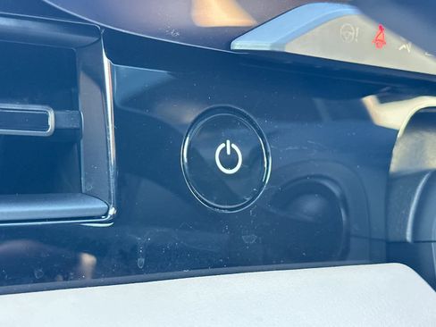 Used 2024 Porsche Taycan 4 Cross Turismo image 25