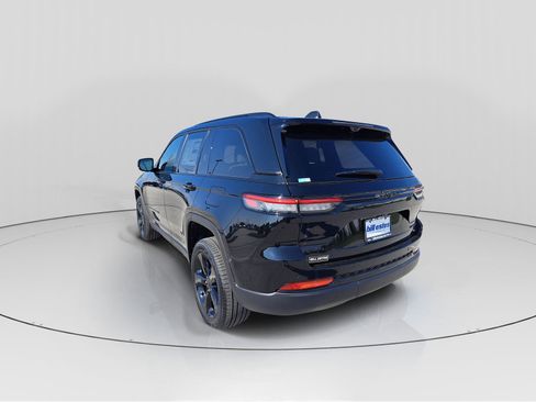 New 2025 Jeep Grand Cherokee Limited w/ Luxury Tech Group II image 3