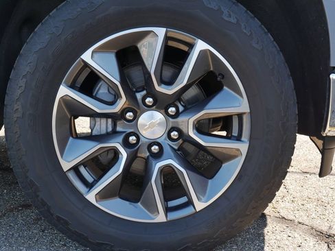 Used 2024 Chevrolet Silverado 1500 LT AWD/4WD image 7