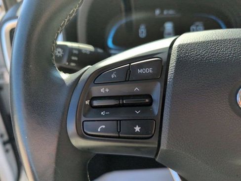 Used 2025 Hyundai Venue SEL FWD image 20