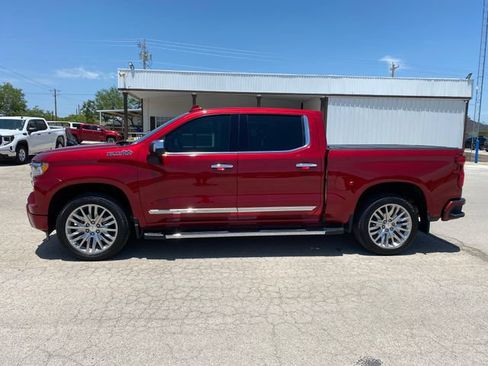 Used 2024 Chevrolet Silverado 1500 High Country w/ Technology Package AWD/4WD image 3