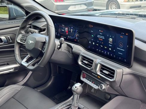 Used 2025 Ford Mustang GT Premium RWD image 5