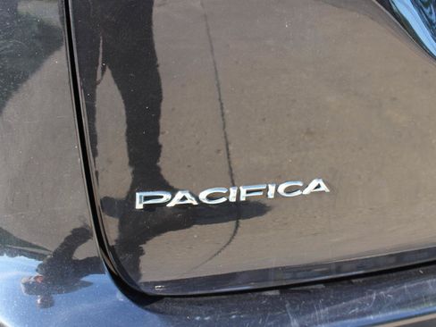 Used 2018 Chrysler Pacifica Touring-L w/ Advanced Safetytec Group FWD image 41