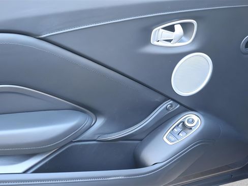 Used 2021 Aston Martin V8 Vantage Coupe image 10