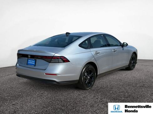 Certified 2025 Honda Accord SE image 5