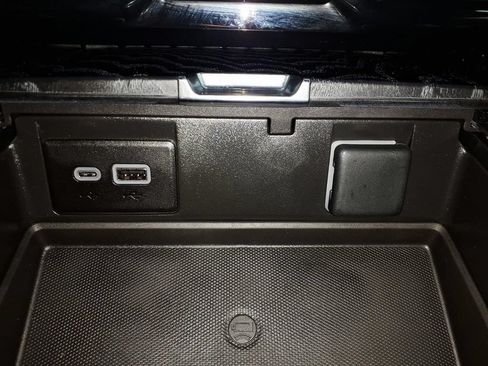 Used 2024 GMC Yukon Denali RWD image 25