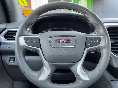 Used 2018 GMC Acadia SLE image 21