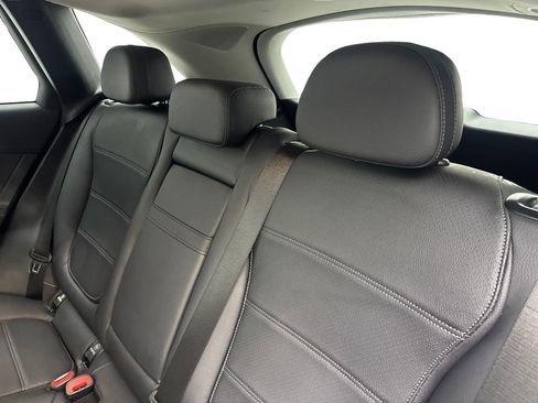 Used 2023 Mercedes-Benz GLC 300 4MATIC image 33