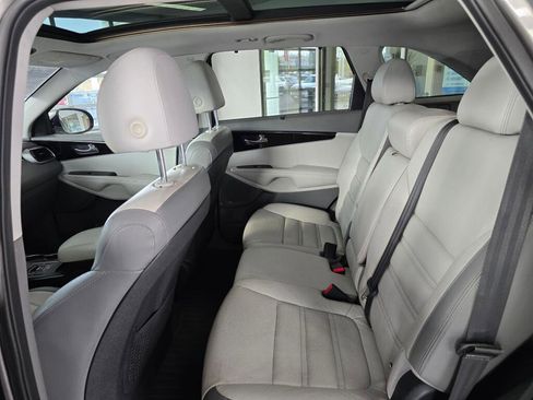 Used 2019 Kia Sorento SX FWD image 39