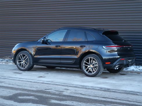 Used 2025 Porsche Macan image 3