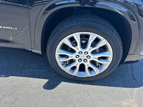 Used 2024 GMC Acadia Denali w/ Super Cruise Package FWD image 13