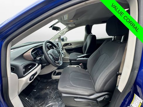 Used 2019 Chrysler Pacifica L FWD image 9
