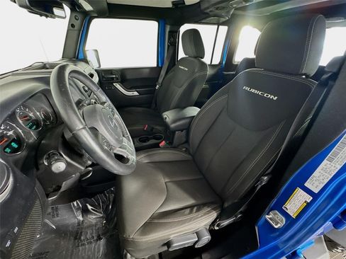 Used 2016 Jeep Wrangler Unlimited Rubicon w/ Connectivity Group AWD/4WD image 11