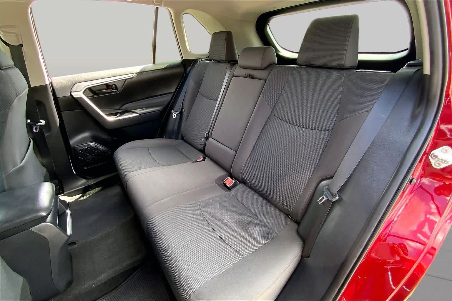 Used 2021 Toyota RAV4 LE FWD image 20