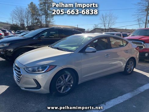 Used 2017 Hyundai Elantra SE image 1