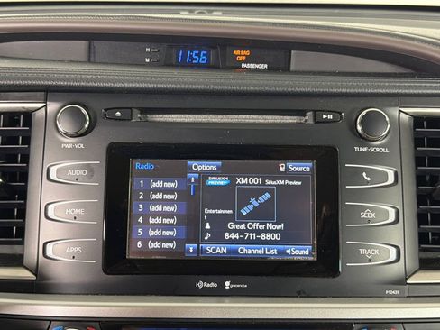 Used 2015 Toyota Highlander Plus FWD image 29