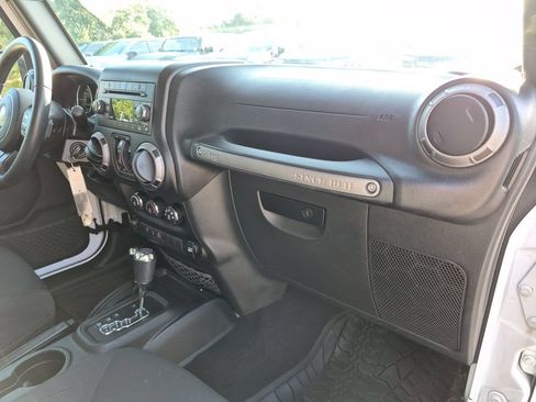 Used 2017 Jeep Wrangler Unlimited Sport w/ Quick Order Package 24S AWD/4WD image 39