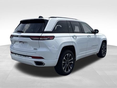 Used 2022 Jeep Grand Cherokee Overland w/ Luxury Tech Group IV AWD/4WD image 4
